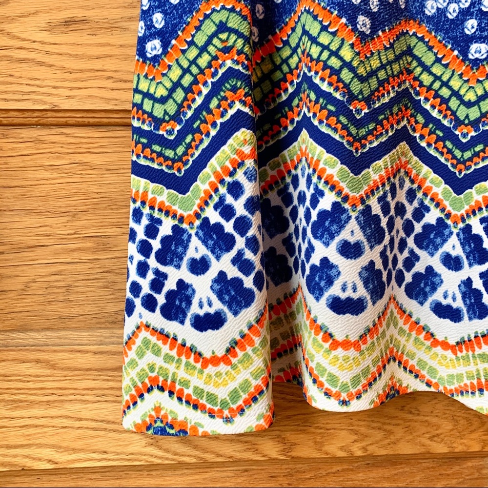 Fun pattern dress - Picture 2 of 4